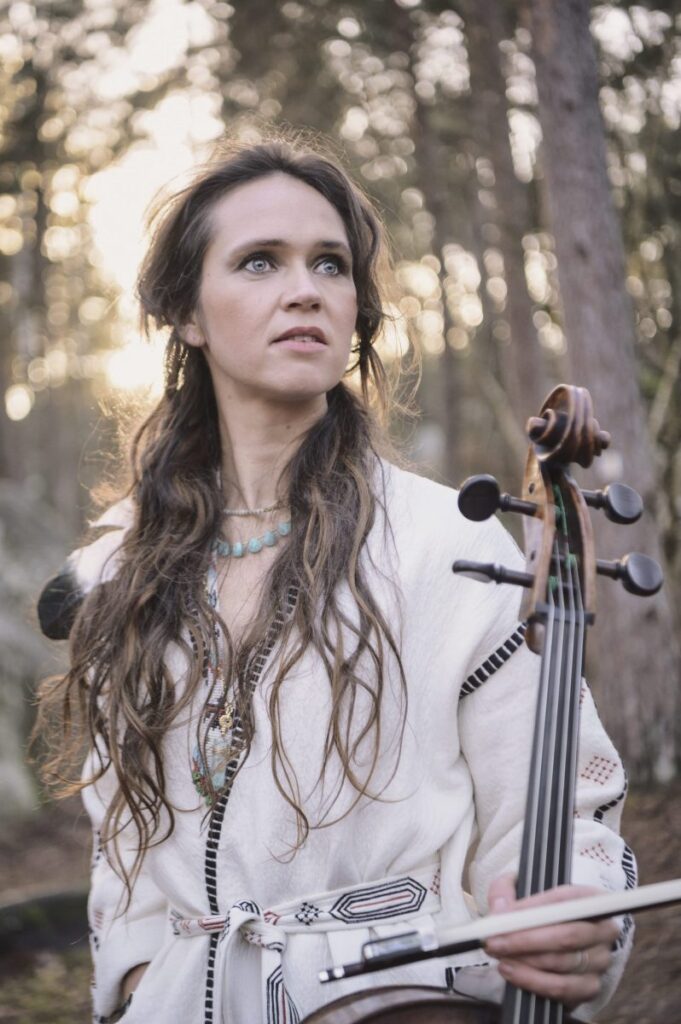 Olivia Gay, la violoncelliste des forêts